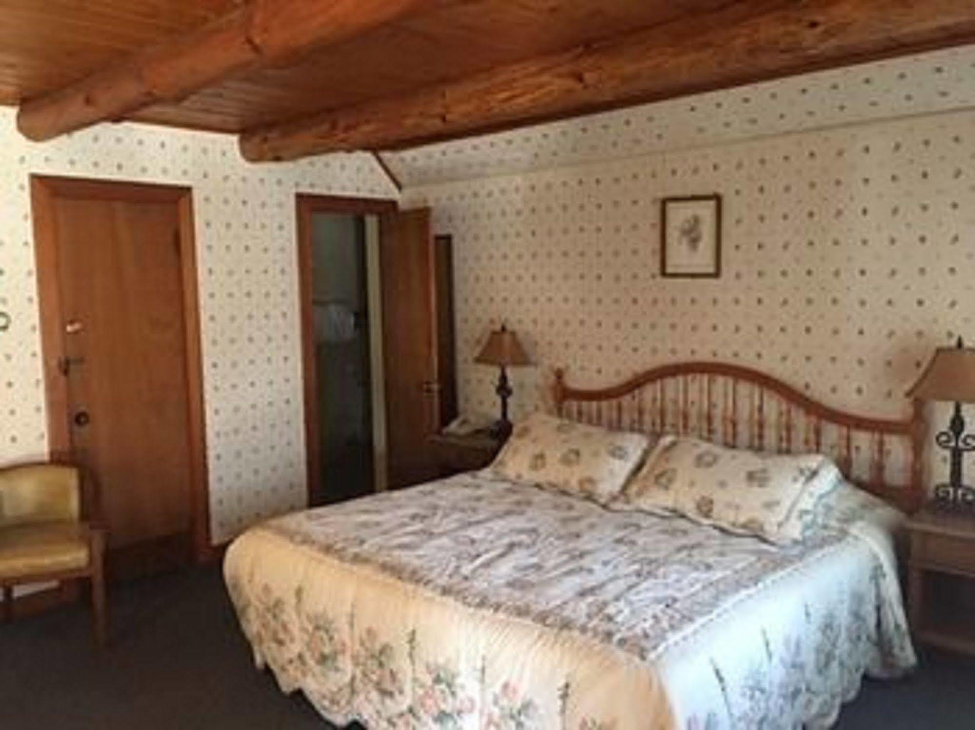 Dalems Chalet Братълборо Екстериор снимка